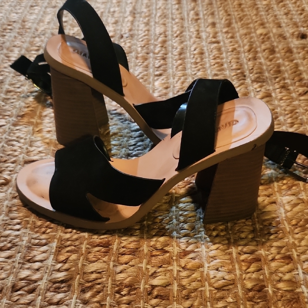 Gianni Bini Sz 6.5 Black 2in Heel Ankle Strapped Classic Casual Leather Sandals